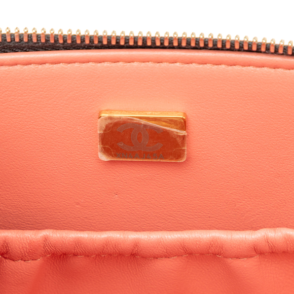 Pre-Loved Chanel Quilted Patent Afternoon Tea Vanity Case with Chain - Picture 7 of 8